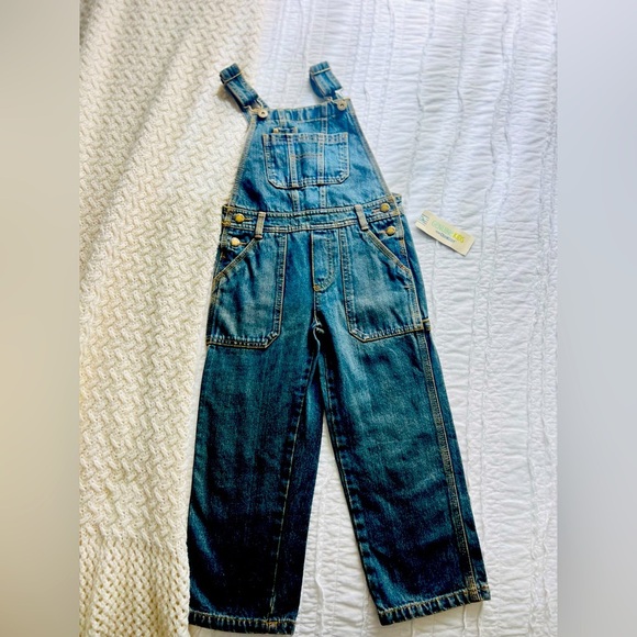 Oshkosh From Genuine Oshkosh Boys Size 5T  Denim/Blue Jean Overalls - Picture 2 of 8